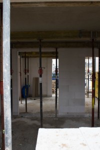 Blick durch WZ in Küche