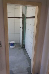 innentueren-og-fliesen-bad-20130727